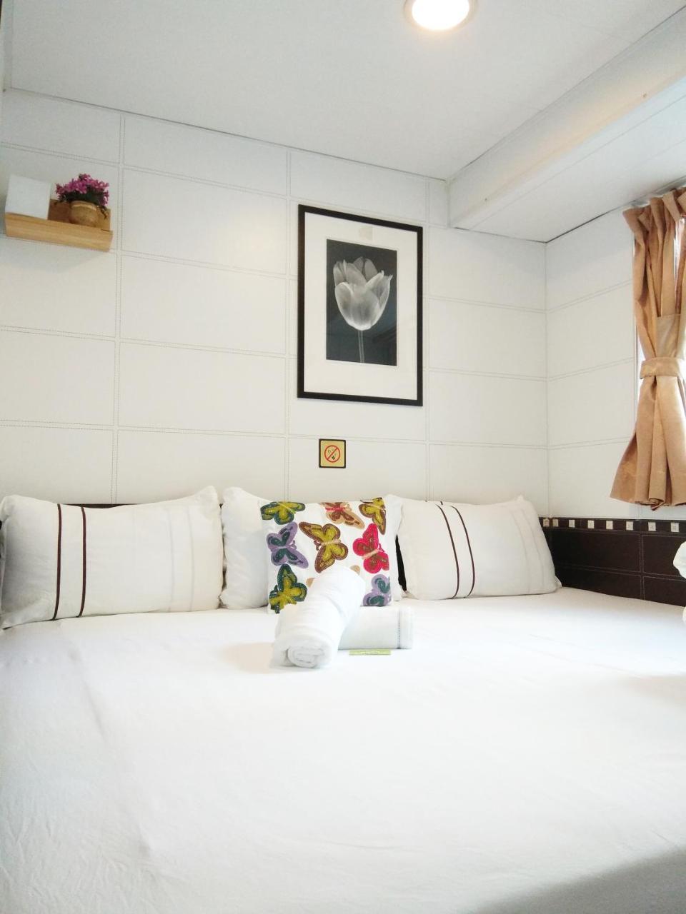 Pearl Harbour Guesthouse@golden Crown Court *