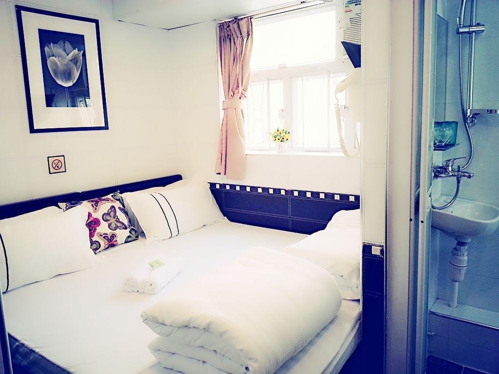 Pearl Harbour Guesthouse@golden Crown Court Guest house *